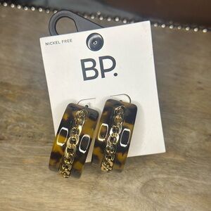BP Nordstrom’s tortoise shell, chunky gold chain hoop earrings